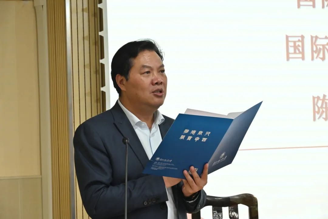 E689